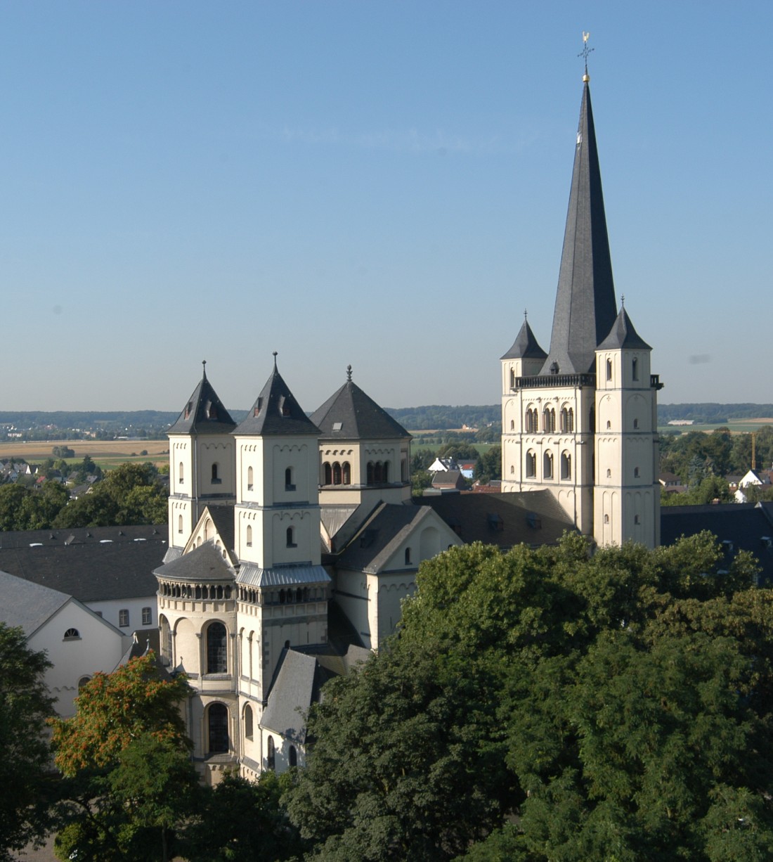 Luftaufnahme der Abteikirche