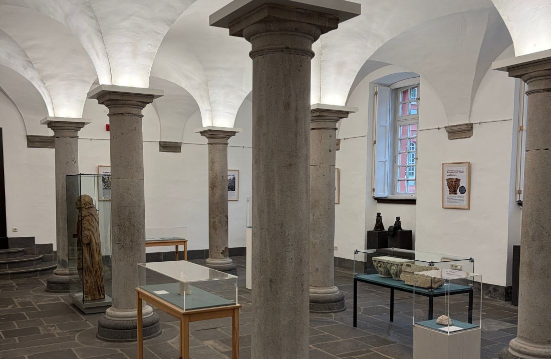 Das Foto zeigt einen Einblick in die Ausstellung 