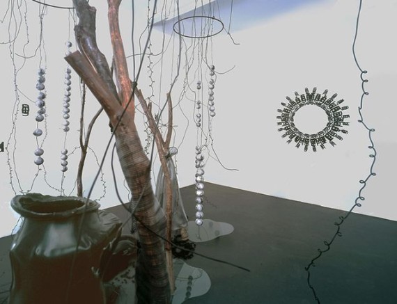 Ulrike Grossarth, Leibnizprojekt, 2001, (Ausstellungsansicht Galerie Zwinger, Berlin, 2003), Foto: Jens Ziehe