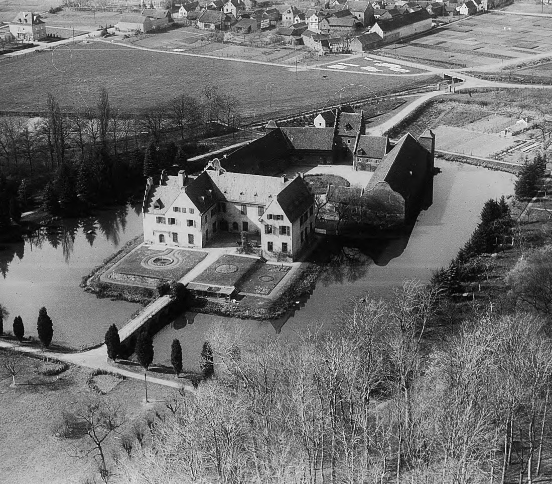 Schwarz-weiß Aufnahme der Burg Heimerzheim