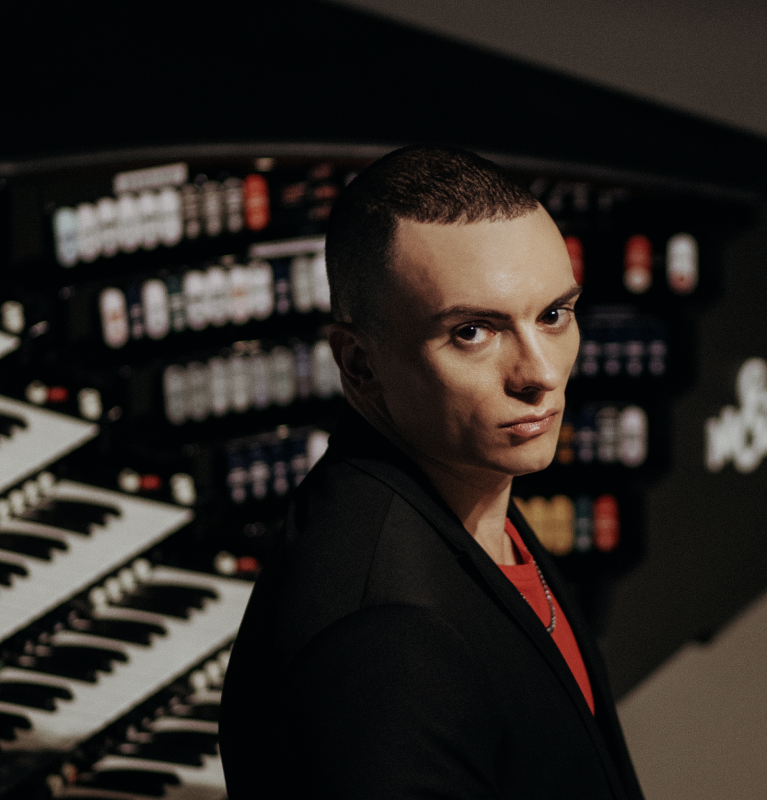Foto des Musikers Cameron Carpenter