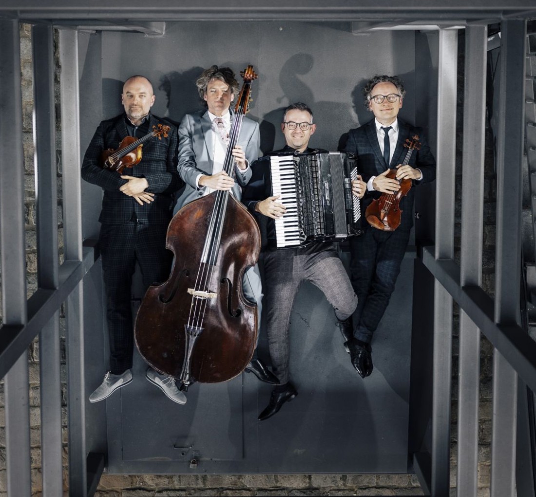 Foto von vier Personen 